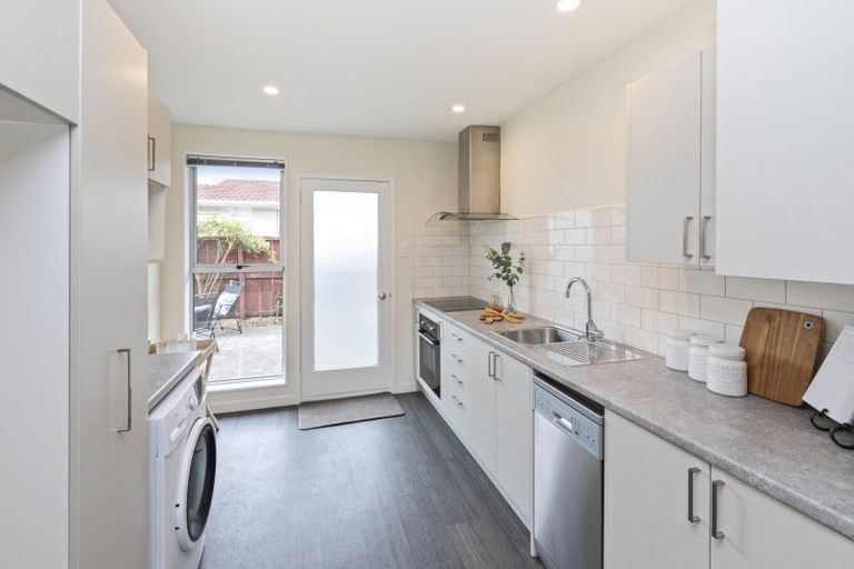 Photo of property in 1/5 Coles Place, St Albans, Christchurch, 8014