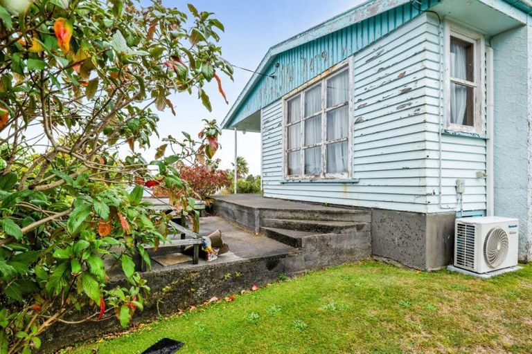 Photo of property in 79 Omata Road, Marfell, New Plymouth, 4310