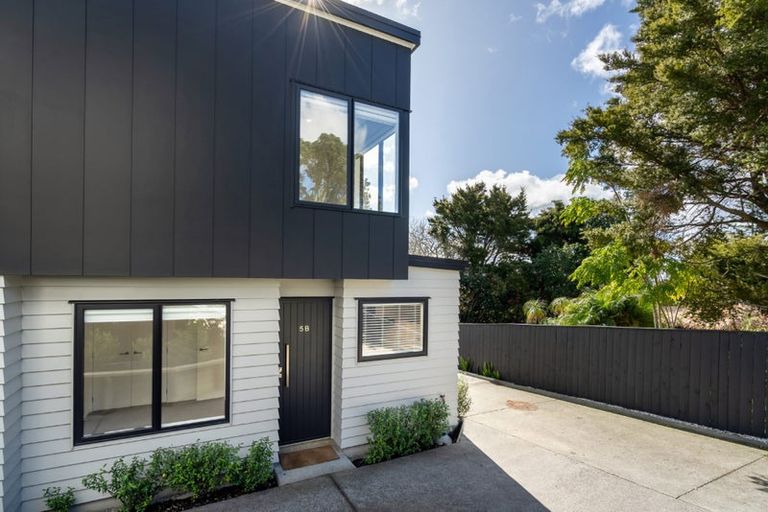 Photo of property in 5b Nea Place, Hillcrest, Auckland, 0627
