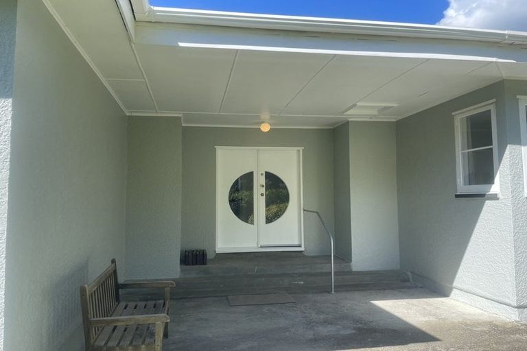 Photo of property in 31 Pinehaven Road, Pinehaven, Upper Hutt, 5019