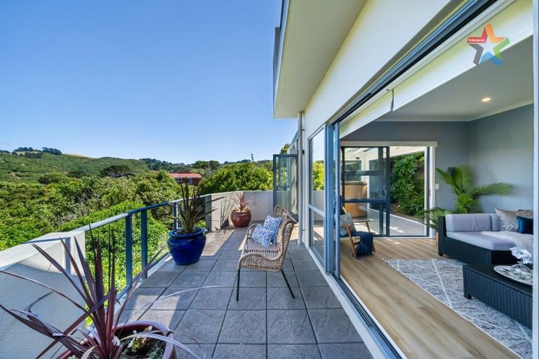 Photo of property in 7 Green Park Lane, Korokoro, Lower Hutt, 5012