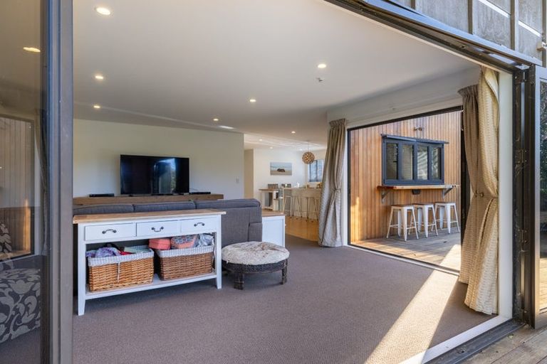 Photo of property in 90 Gillies Crescent, Waimarama, Havelock North, 4294