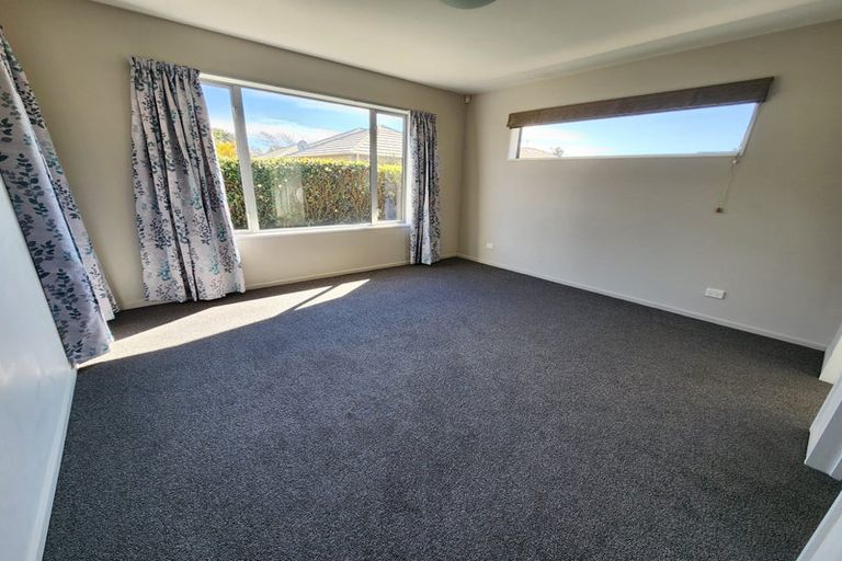 Photo of property in 26 Foresters Crescent, Parklands, Christchurch, 8083