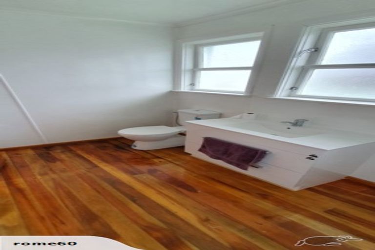 Photo of property in 6 Winchester Street, Levin, 5510