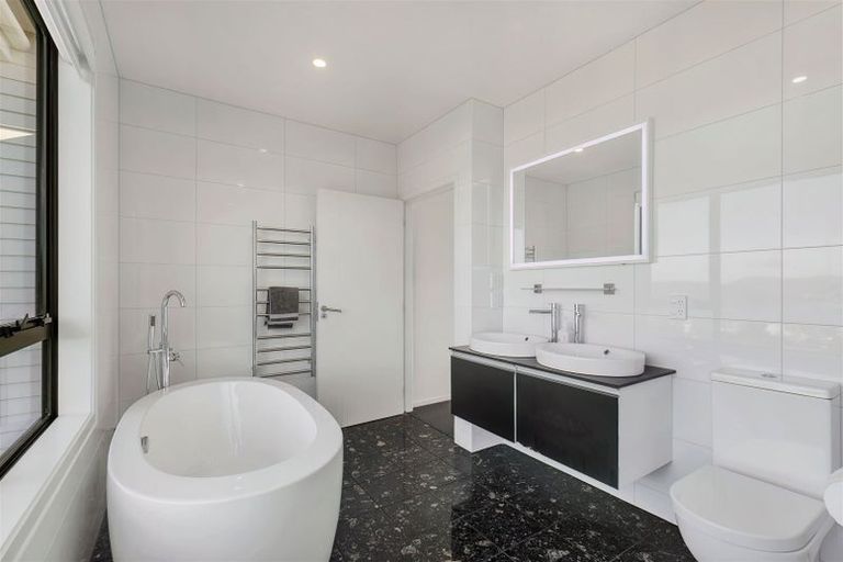 Photo of property in 8 The Track, Plimmerton, Porirua, 5026