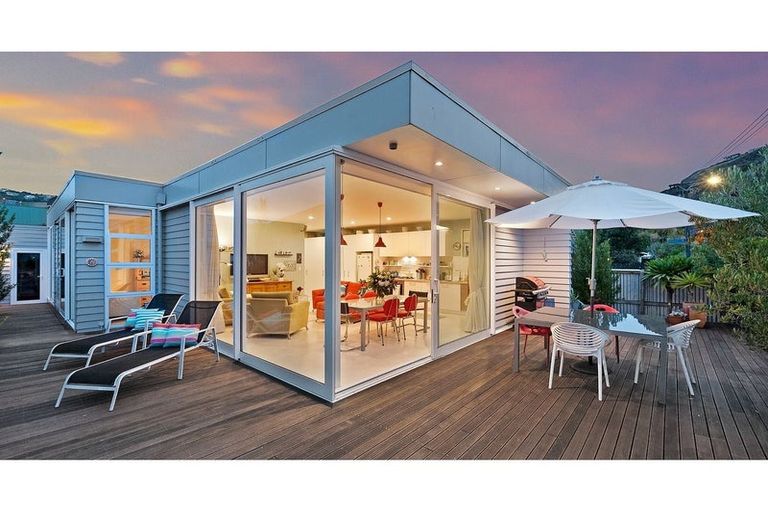 Photo of property in 33 Stoke Street, Sumner, Christchurch, 8081