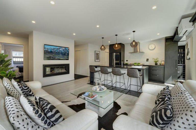 Photo of property in 13 Howden Drive, Jacks Point, 9371