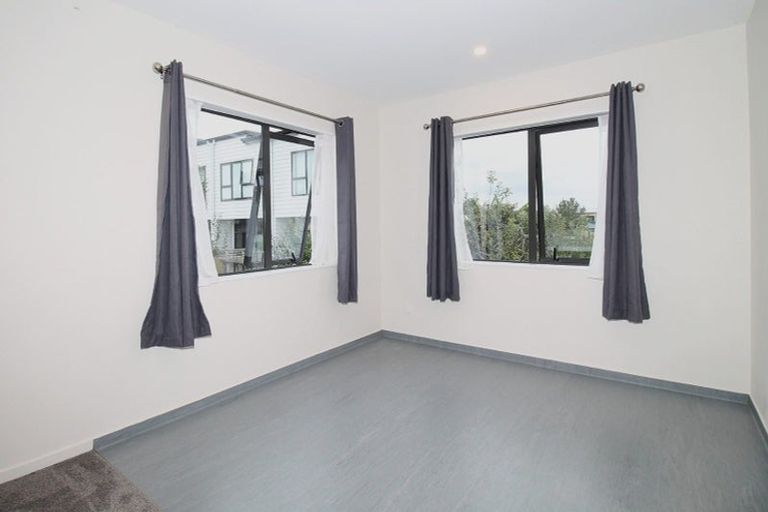 Photo of property in 4 Fruitvale Road, New Lynn, Auckland, 0600