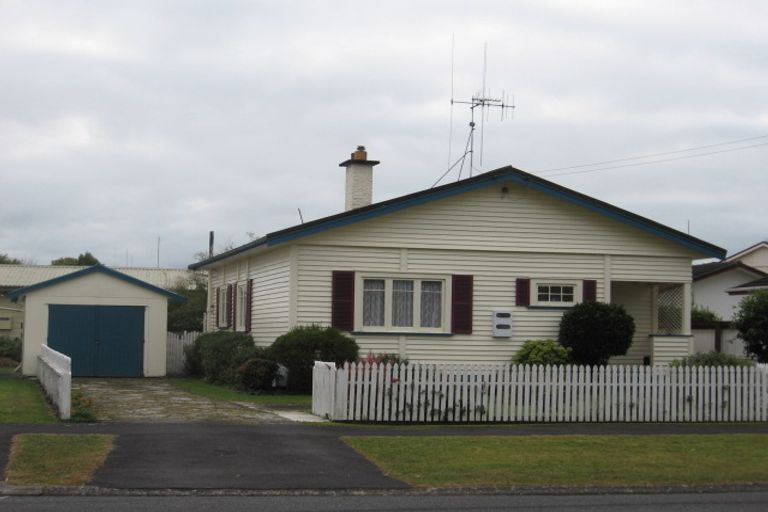 Photo of property in 2 Moncrieff Avenue, Fairfield, Hamilton, 3214