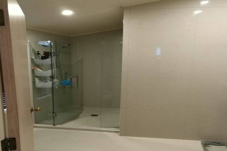 Photo of property in 2/33 Argo Drive, Half Moon Bay, Auckland, 2012