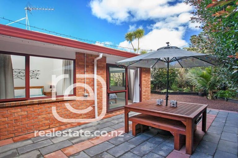 Photo of property in 13 Shah Place, Glen Eden, Auckland, 0602