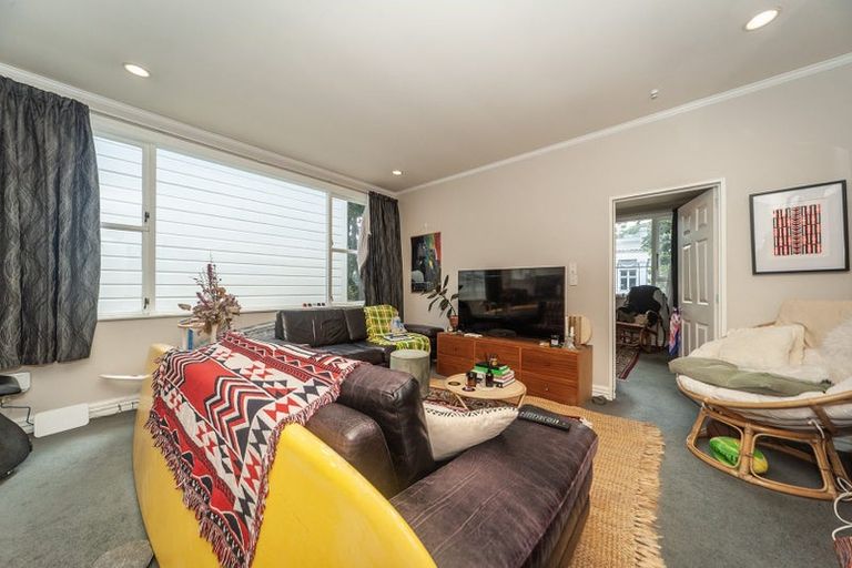 Photo of property in 1/126 The Parade, Island Bay, Wellington, 6023