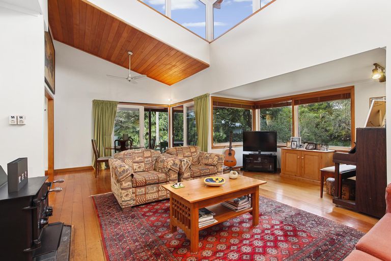 Photo of property in 161 Atkinson Road, Titirangi, Auckland, 0604