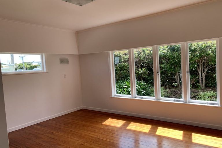 Photo of property in 65 Norwood Road, Bayswater, Auckland, 0622