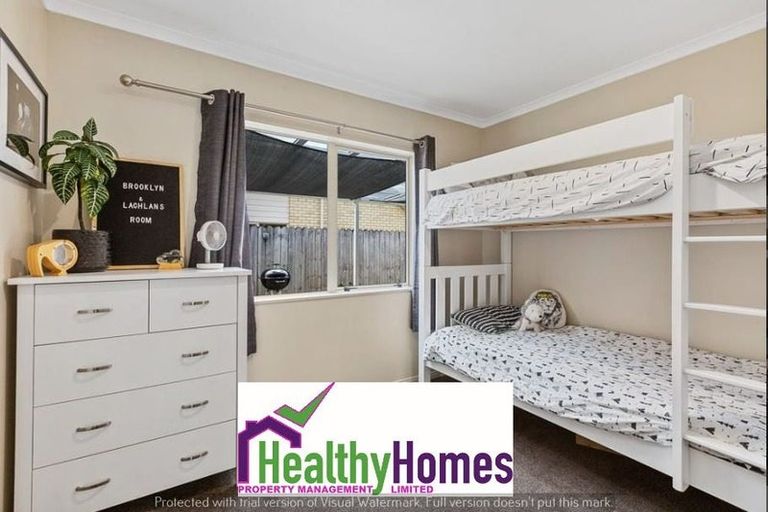 Photo of property in 10 Peachstone Lane, Henderson, Auckland, 0612