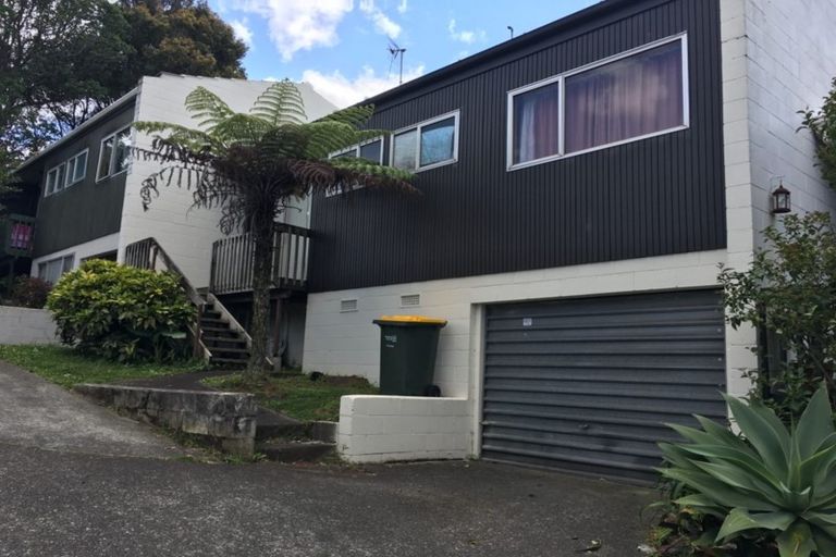 Photo of property in 2/495 Glenfield Road, Glenfield, Auckland, 0629