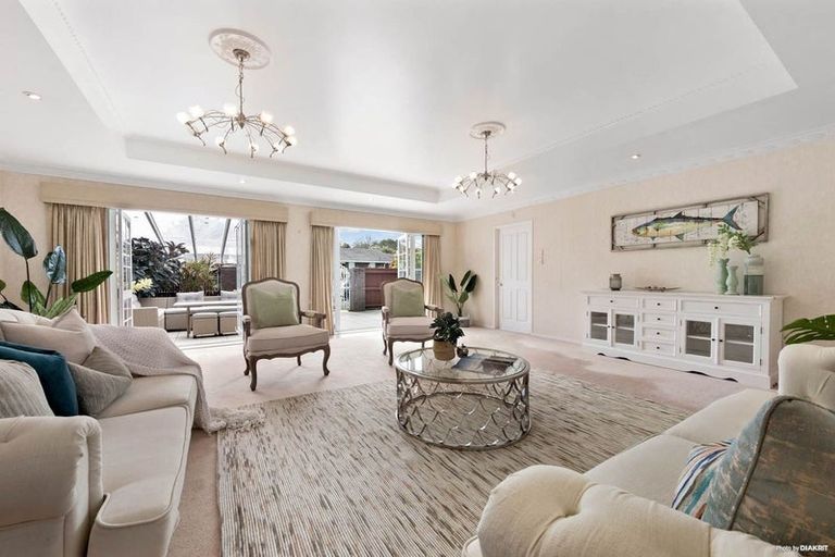 Photo of property in 1 Holly Way, Sunnyhills, Auckland, 2010