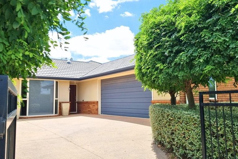 Photo of property in 4 Abergeldie Way, Cambridge, 3434