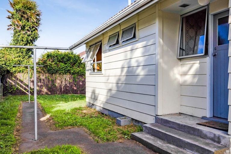 Photo of property in 21 Acourt Street, Hawera, 4610