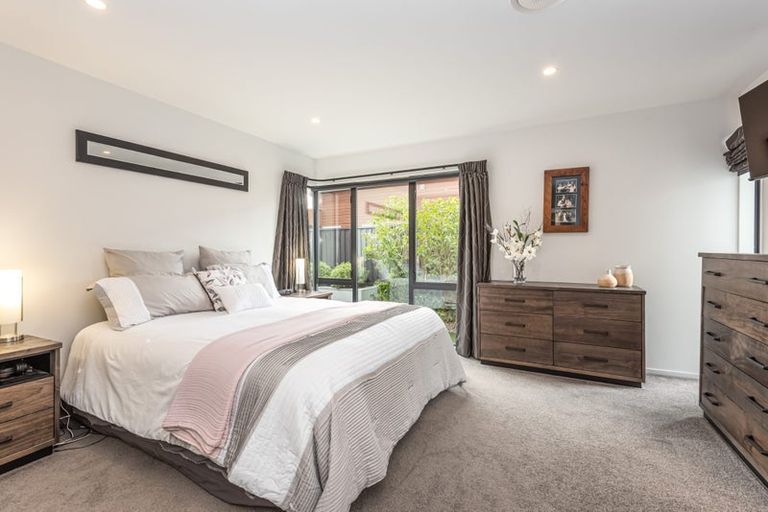 Photo of property in 14 Willowview Drive, Redwood, Christchurch, 8051