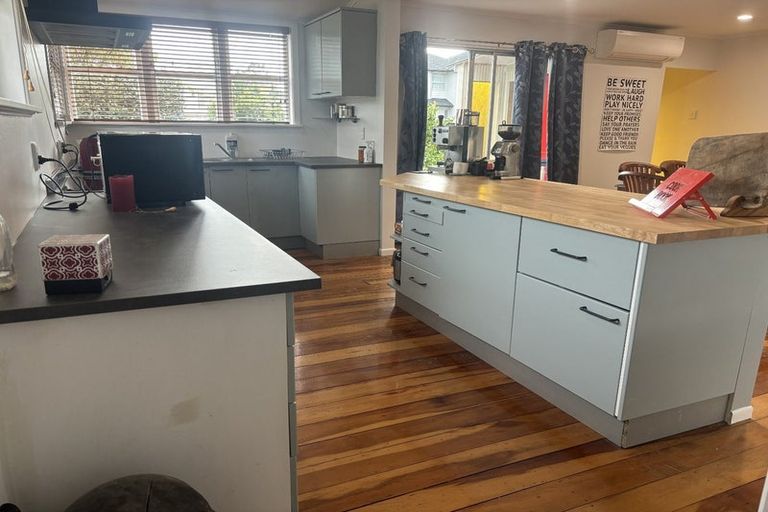 Photo of property in 26 Waione Avenue, Te Atatu Peninsula, Auckland, 0610