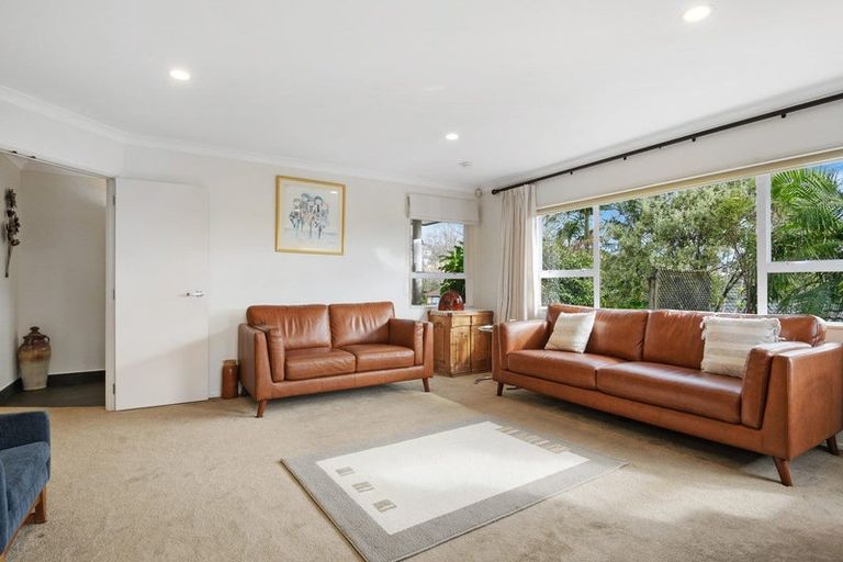 Photo of property in 14 Kerlin Crescent, West Harbour, Auckland, 0618