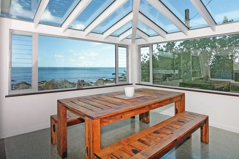 Photo of property in 150 The Esplanade, Houghton Bay, Wellington, 6023
