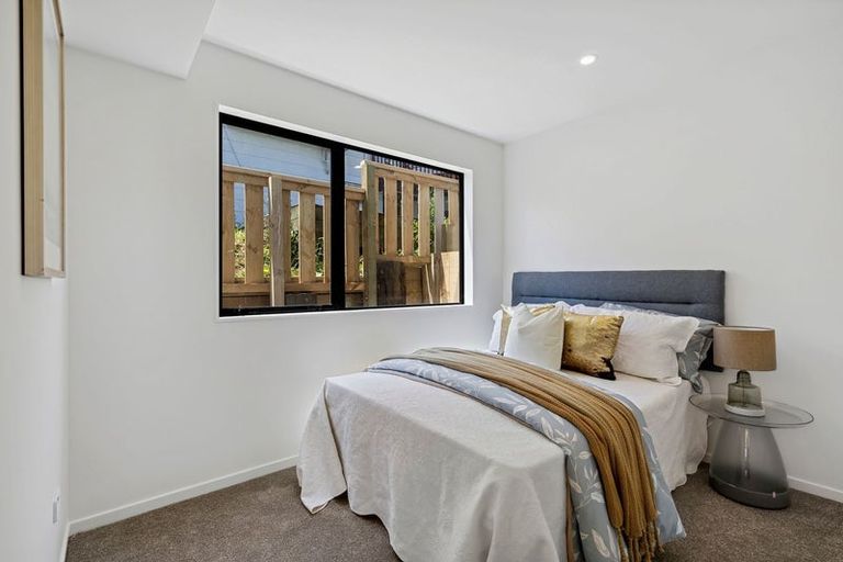 Photo of property in 8d Datura Place, Sunnynook, Auckland, 0620