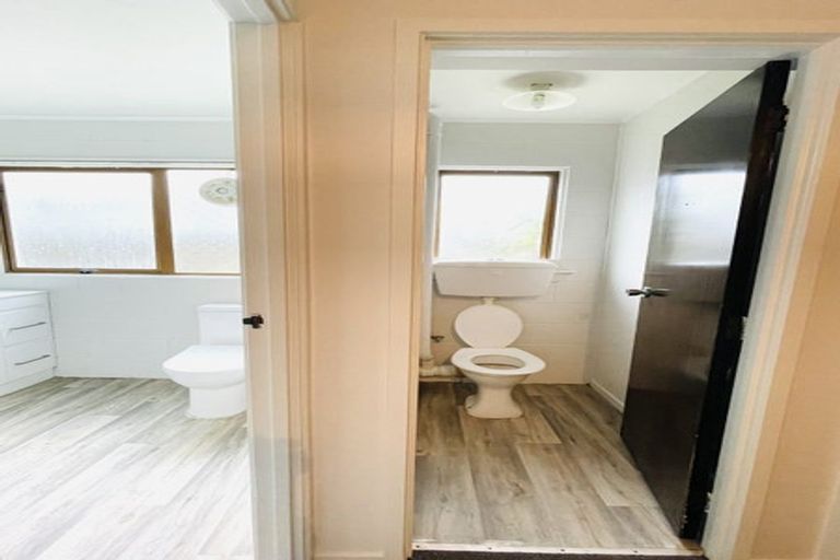 Photo of property in 24 The Esplanade, Eastern Beach, Auckland, 2012