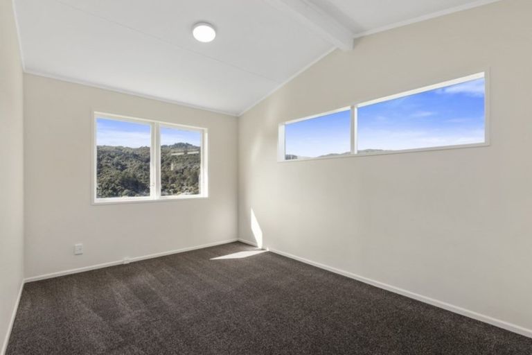 Photo of property in 18 Clapham Grove, Stokes Valley, Lower Hutt, 5019