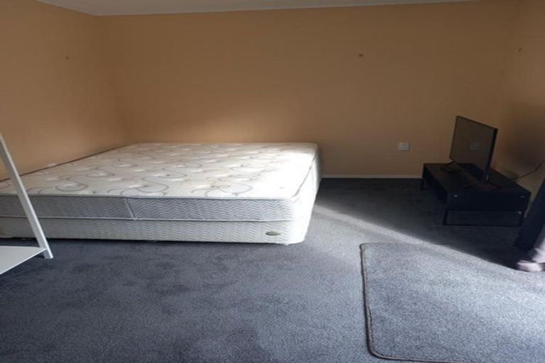 Photo of property in 42 Kingswood Street, Takaro, Palmerston North, 4412