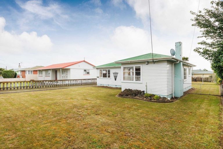 Photo of property in 11 Bartholomew Road, Levin, 5510