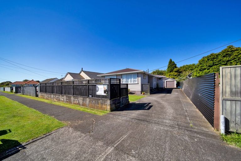 Photo of property in 9 Manawapou Road, Hawera, 4610