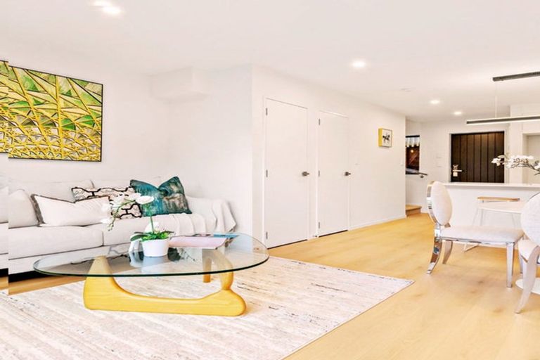 Photo of property in 3/11 Stottholm Road, Titirangi, Auckland, 0604