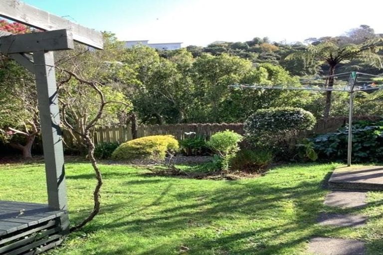Photo of property in 11 Christina Grove, Normandale, Lower Hutt, 5010