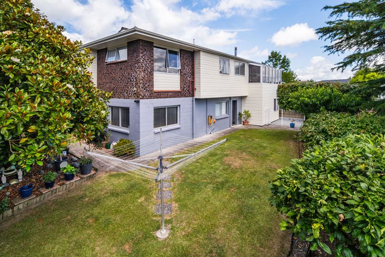 Photo of property in 23 Tanoa Place, Glendene, Auckland, 0602