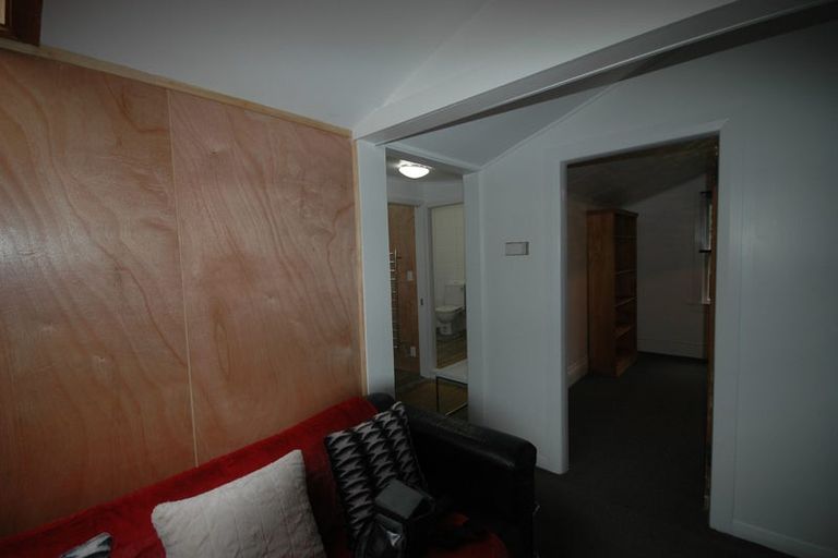 Photo of property in 66 Kelburn Parade, Kelburn, Wellington, 6012