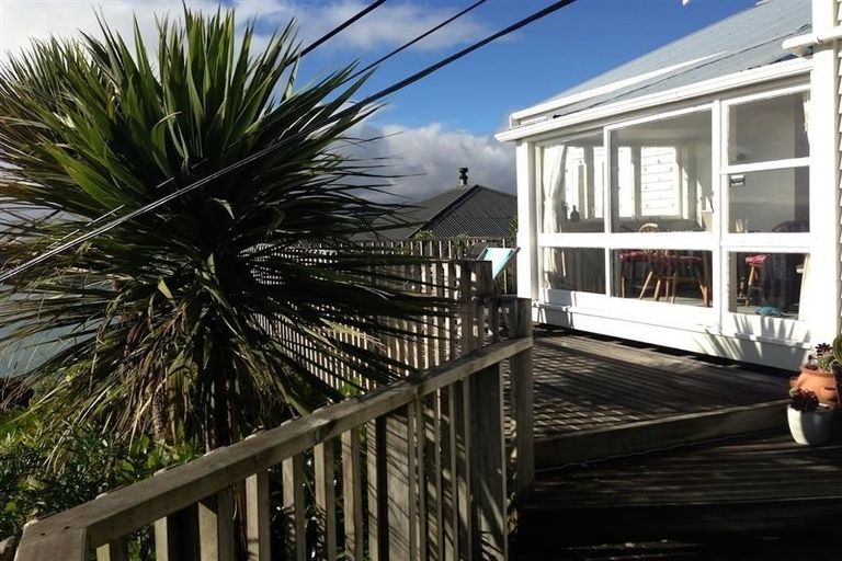 Photo of property in 15 Palliser Road, Roseneath, Wellington, 6011