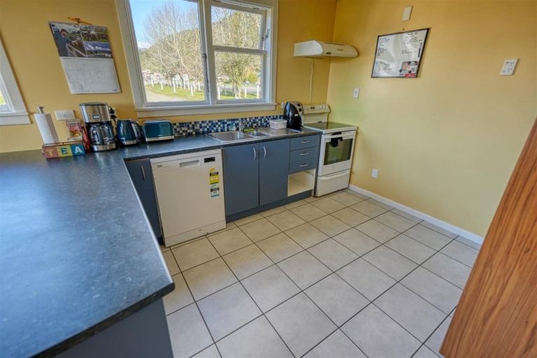 Photo of property in 60 Main Road, Harihari, 7884