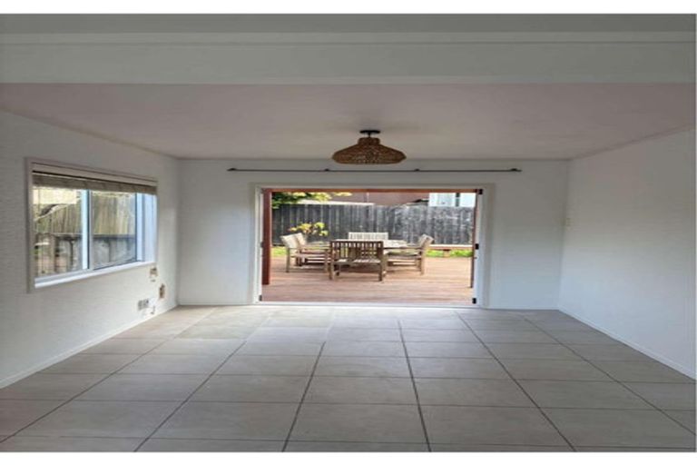 Photo of property in 17 Fitzwilliam Drive, Torbay, Auckland, 0630