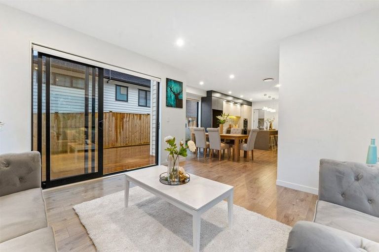 Photo of property in 25 Henriette Place, Totara Park, Auckland, 2105