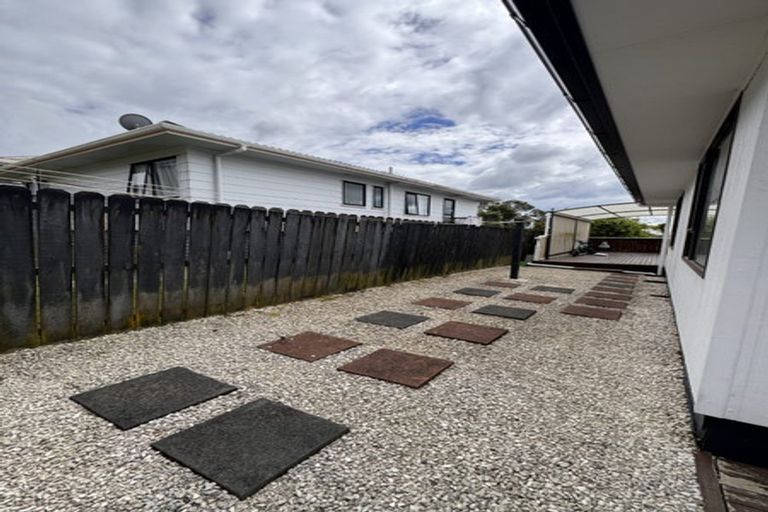 Photo of property in 1/39 Caribbean Drive, Unsworth Heights, Auckland, 0632