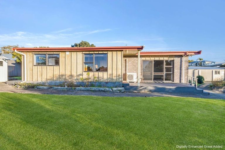 Photo of property in 20 Whakapaki Street, Urenui, 4375