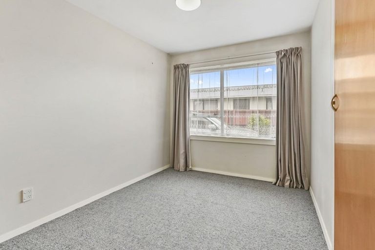Photo of property in 67 Farquhars Road, Redwood, Christchurch, 8051