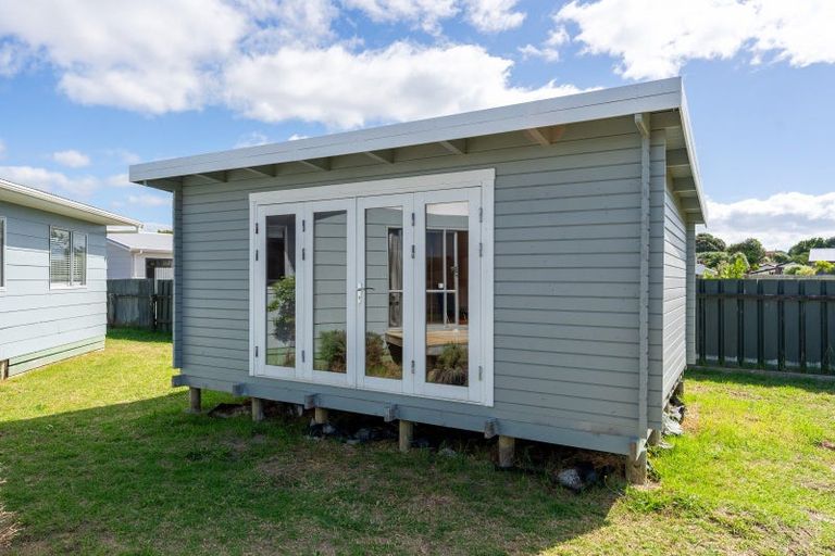 Photo of property in 13 Simcox Street, Otaki Beach, Otaki, 5512