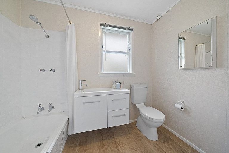 Photo of property in 3 Saint Edmund Crescent, Tawa, Wellington, 5028