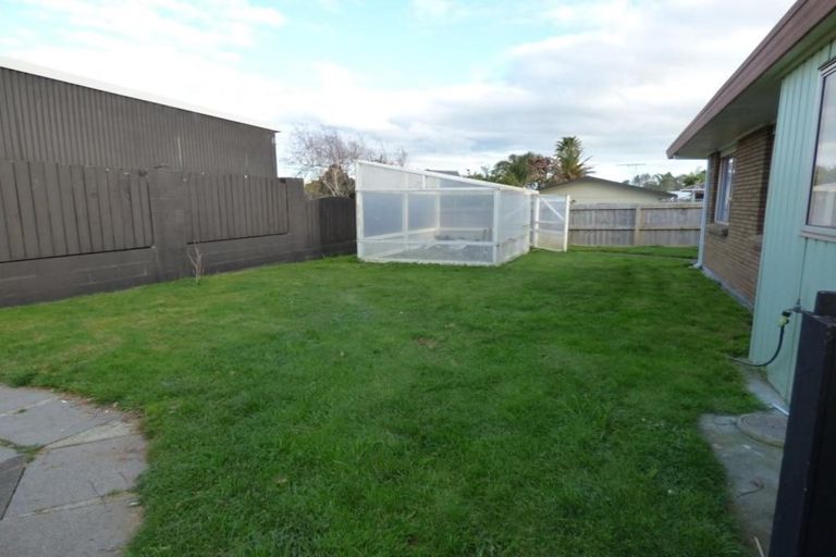 Photo of property in 17a Edgewater Parade, Waiuku, 2123
