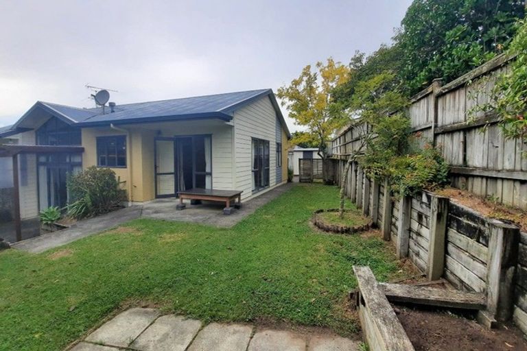 Photo of property in 10 Cinnabar Place, Westgate, Auckland, 0614