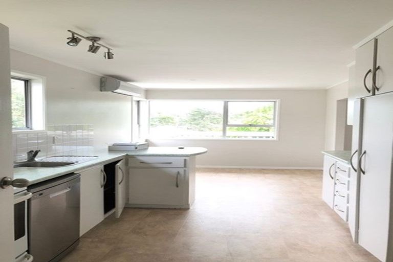 Photo of property in 17 Preston Avenue, Henderson, Auckland, 0610