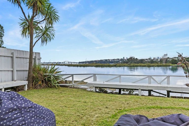 Photo of property in 1 Bangor Street, Point Chevalier, Auckland, 1022